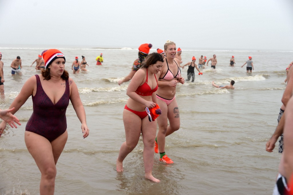 ../Images/Nieuwjaarsduik Nederzandt 2020 101.jpg